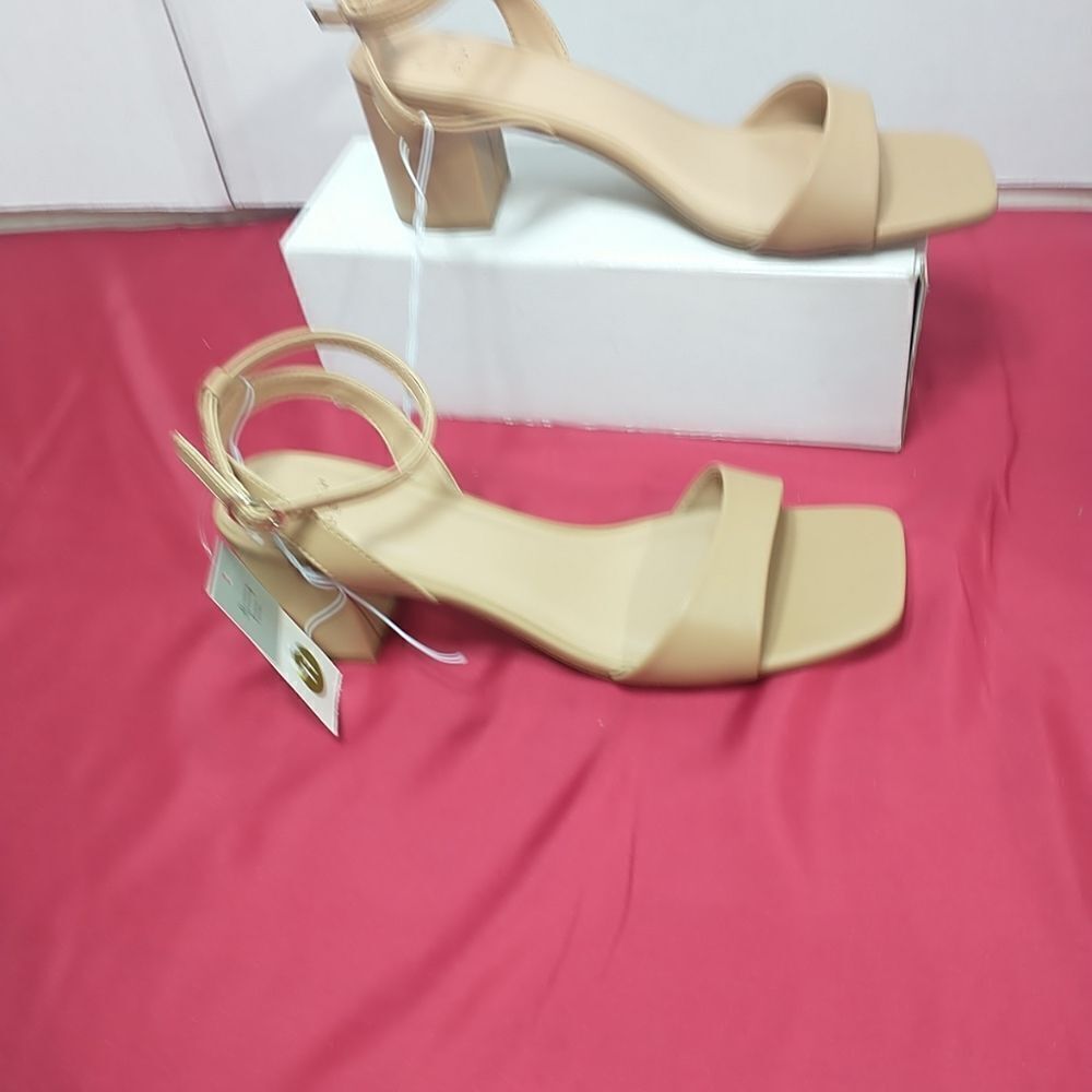 A New Day Brand Woman's SZ 11 Tan. - Picture 4 of 8